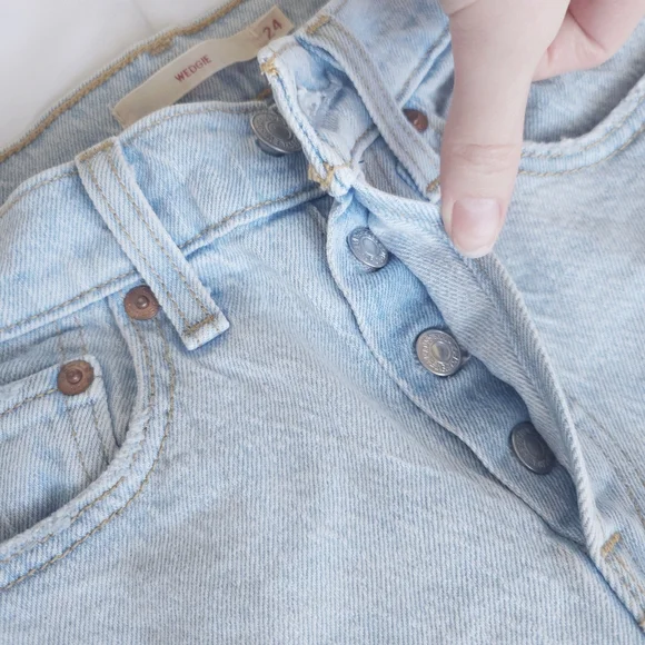 Levi's Light Wash High Rise Wedgie Skinny Ankle Jeans ✨️LIKE NEW✨️ - Picture 10 of 16